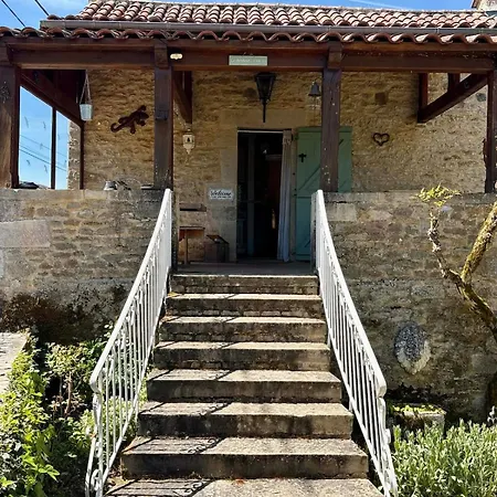 Ferienhaus De Caractere Piscine, Pierres & Authenticite Martiel